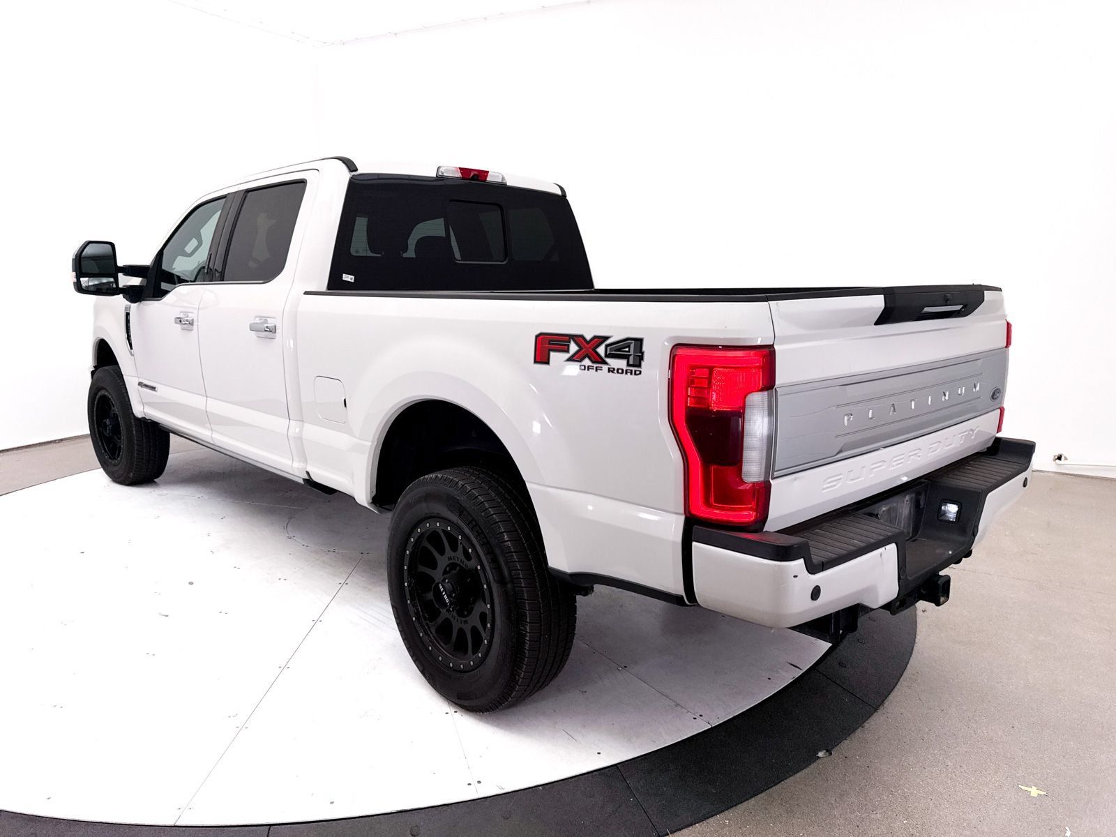 Used 2018 Ford F250 Platinum w/ Platinum Ultimate Package AWD/4WD image 14