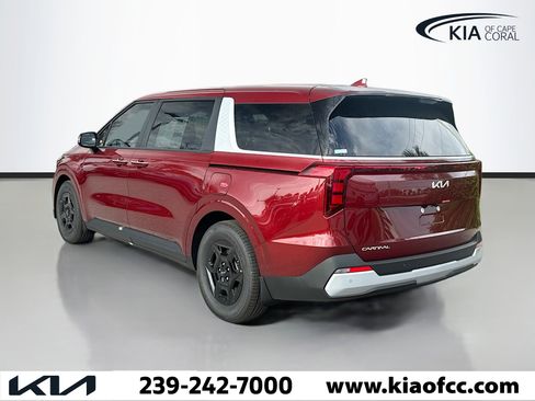 New 2026 Kia Carnival image 3