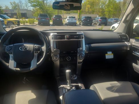 Certified 2022 Toyota 4Runner SR5 Premium w/ Moonroof Package AWD/4WD image 18