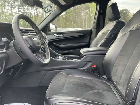 Certified 2025 Jeep Grand Cherokee Altitude image 25