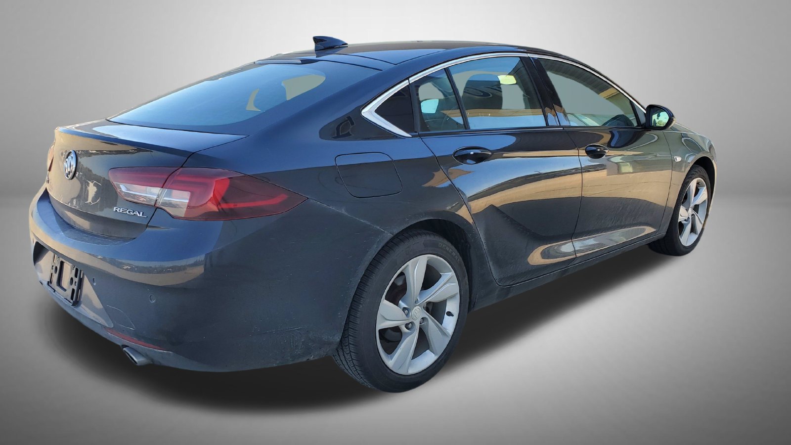 Used 2018 Buick Regal Preferred w/ Driver Confidence Package #1 FWD image 3