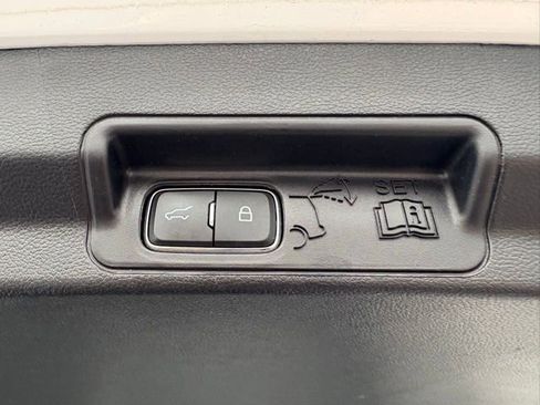 Used 2021 Ford Explorer XLT image 44