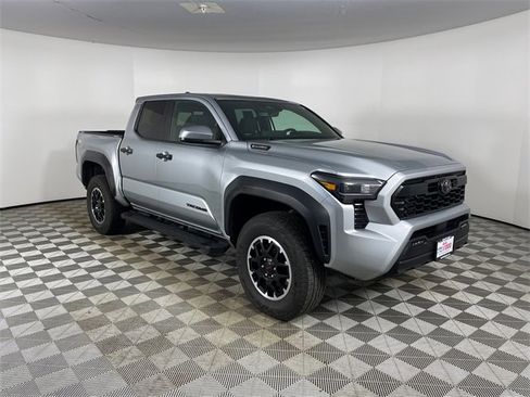 Used 2025 Toyota Tacoma TRD Off-Road w/ TRD Off Road Upgrade Package image 28