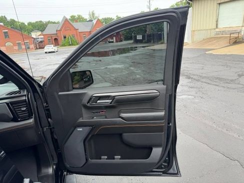 Used 2024 GMC Sierra 1500 AT4 w/ Technology Package AWD/4WD image 12