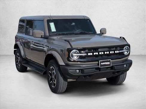 New 2025 Ford Bronco Outer Banks image 6
