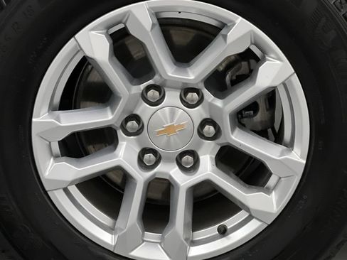 Used 2025 Chevrolet Suburban LT RWD image 75