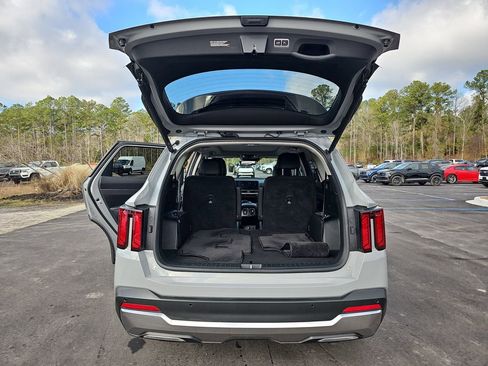 Used 2024 Kia Sorento EX w/ Panoramic Sunroof Package image 17