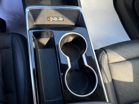 Used 2025 Chevrolet Equinox LT w/ Convenience Package II image 19