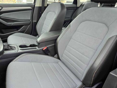 Used 2025 Volkswagen Jetta SE image 15