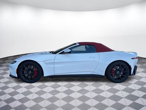 Used 2021 Aston Martin V8 Vantage Roadster RWD image 30