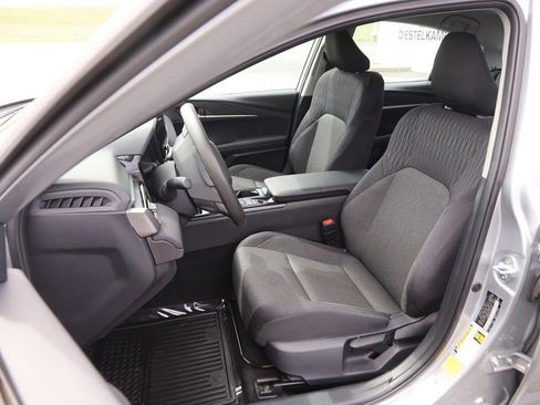 Used 2025 Toyota Camry LE image 8