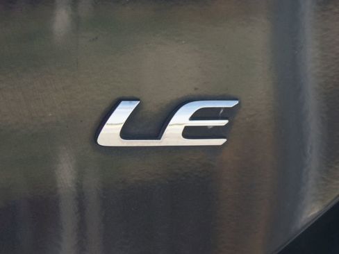 Used 2017 Toyota Corolla LE image 16