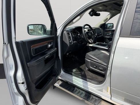 Used 2017 RAM 1500 Laramie w/ Convenience Group AWD/4WD image 17