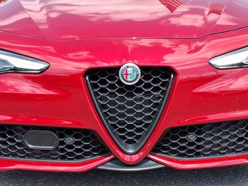 Used 2019 Alfa Romeo Giulia Ti Sport w/ Quick Order Package 22S Sport AWD/4WD image 15