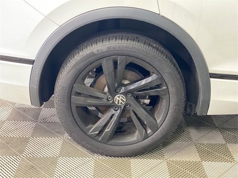 Used 2023 Volkswagen Tiguan SE R-Line image 18