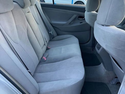 Used 2010 Toyota Camry LE image 13
