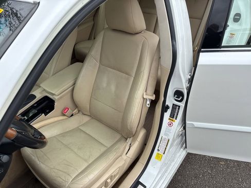 Used 2015 Lexus ES 300h w/ Navigation System Package image 3