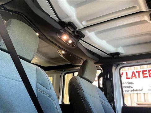 Used 2025 Jeep Wrangler Unlimited Sahara AWD/4WD image 13