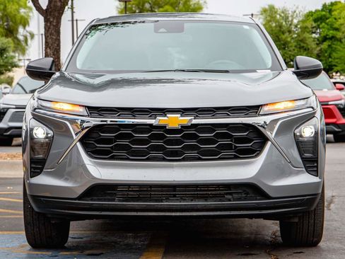 Used 2025 Chevrolet Trax LS FWD image 4