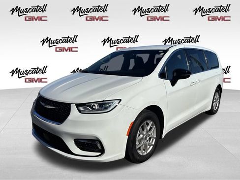 Used 2025 Chrysler Pacifica Select FWD image 8