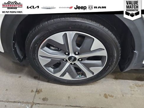Used 2020 Kia Niro EX Premium w/ Cold Weather Package image 5