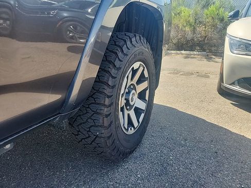 Used 2017 Toyota 4Runner TRD Off-Road Premium image 7