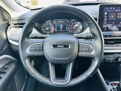 Used 2022 Jeep Compass Latitude image 12