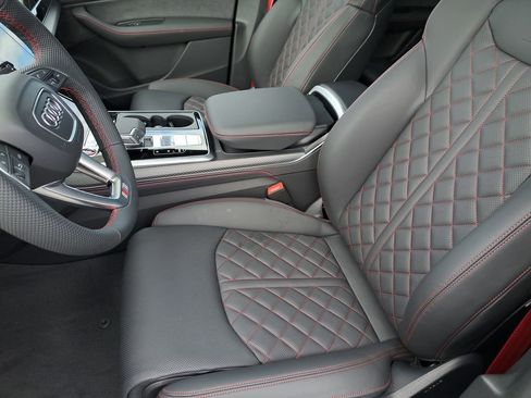 New 2026 Audi SQ7 Prestige image 17
