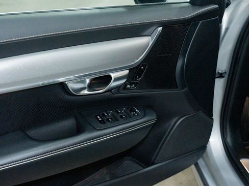 Used 2019 Volvo V90 T5 R-Design w/ Protection Package Premier image 17