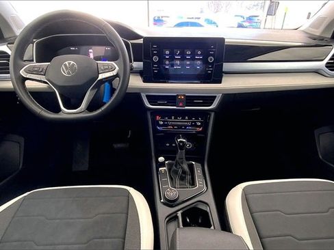 New 2026 Volkswagen Taos SE image 6