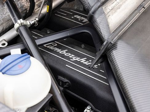 Used 2023 Lamborghini Huracan EVO RWD image 18