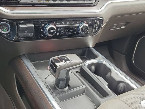 Used 2022 GMC Sierra 1500 SLT AWD/4WD image 17