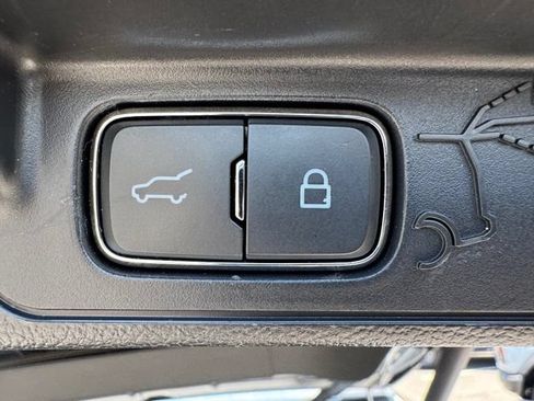Used 2023 Ford Explorer Limited AWD/4WD image 7
