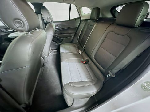 Used 2025 Chevrolet Trax LT w/ LT Convenience Package image 26