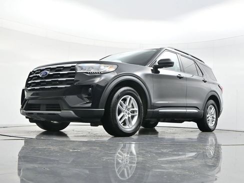 Used 2025 Ford Explorer Active w/ Active Comfort Package RWD image 50