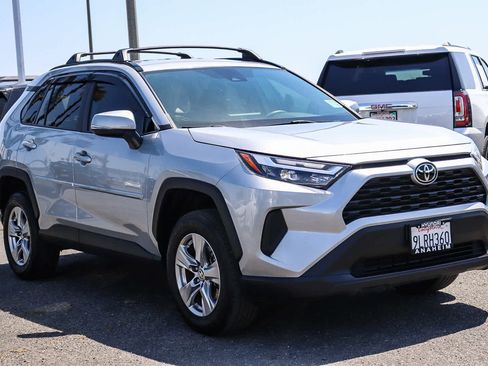Used 2024 Toyota RAV4 XLE AWD/4WD image 3