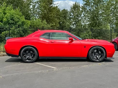 Used 2022 Dodge Challenger SRT Hellcat w/ Plus Package RWD image 2