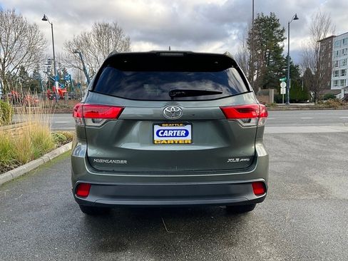 Used 2017 Toyota Highlander XLE image 7