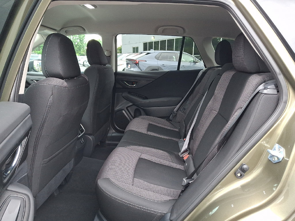Used 2025 Subaru Outback Premium AWD/4WD image 10