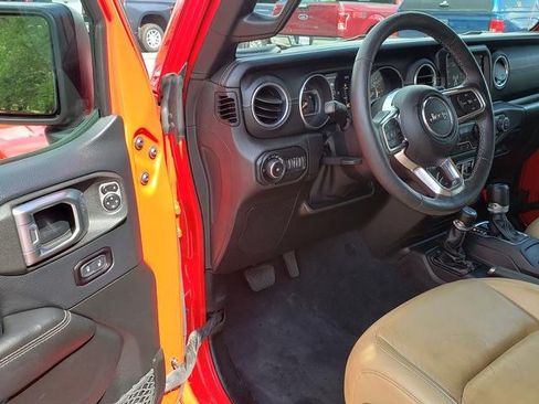 Used 2018 Jeep Wrangler Unlimited Sahara w/ Dual Top Group AWD/4WD image 12
