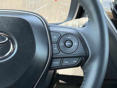 Certified 2025 Toyota Corolla SE FWD image 18
