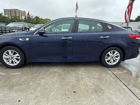 Used 2017 Kia Optima LX image 11