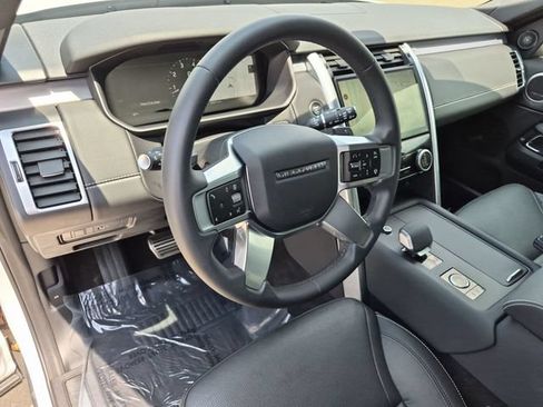 Used 2025 Land Rover Discovery Dynamic SE AWD/4WD image 11