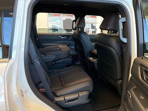 New 2026 Nissan Armada SL w/ Captain's Chari Seat Package AWD/4WD image 10