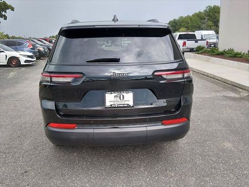 Certified 2025 Jeep Grand Cherokee L Limited w/ Black Appearance Package RWD image 4