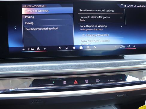 New 2026 BMW 740i xDrive w/ Premium Package image 34