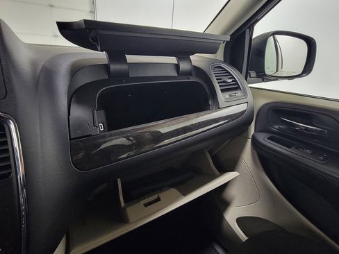 Used 2017 Dodge Grand Caravan SE w/ Power Window Group image 24