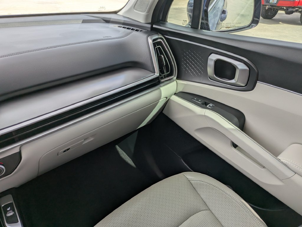 Certified 2025 Kia Sorento EX FWD image 17