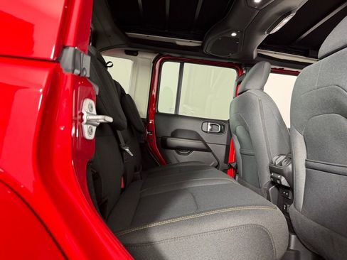 Used 2025 Jeep Wrangler Unlimited Sahara w/ Safety Group image 28