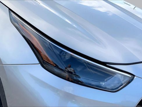 Used 2022 Toyota Highlander L FWD image 26